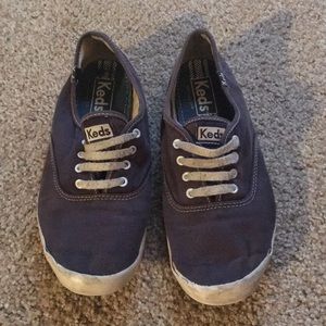 Navy blue keds